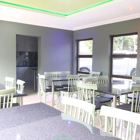 Wise Bird Guest House Roodepoort Esterno foto