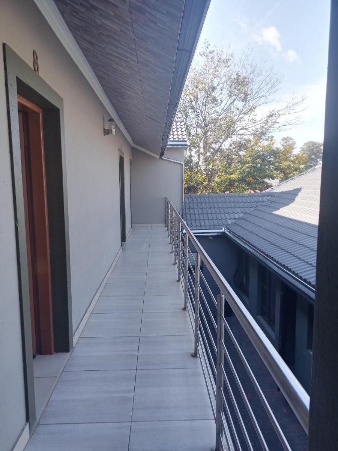 Wise Bird Guest House Roodepoort Esterno foto