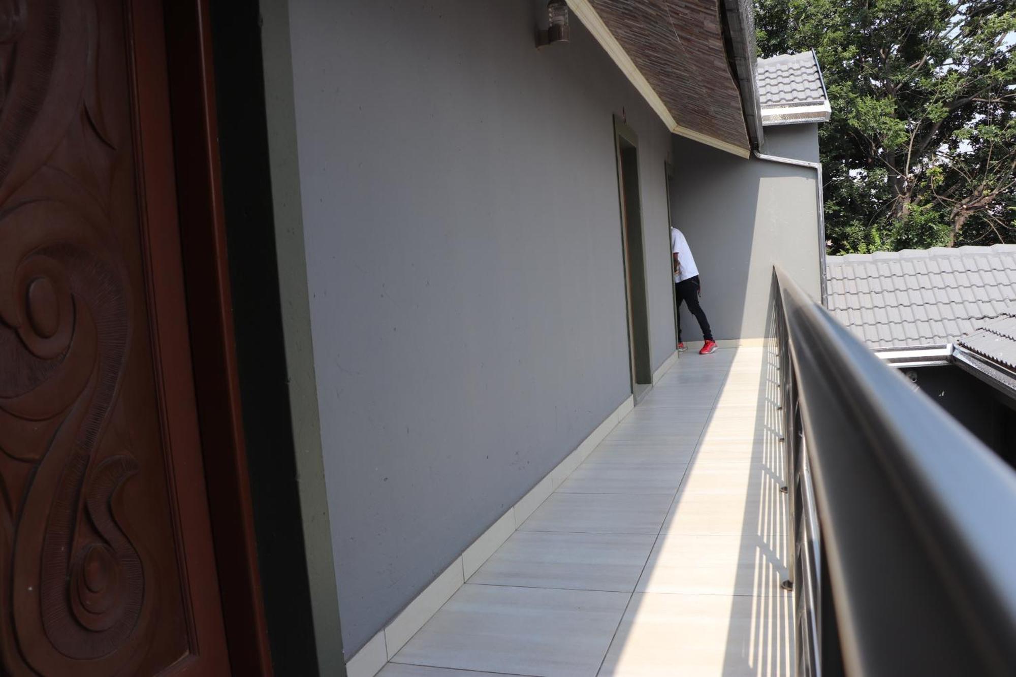 Wise Bird Guest House Roodepoort Esterno foto