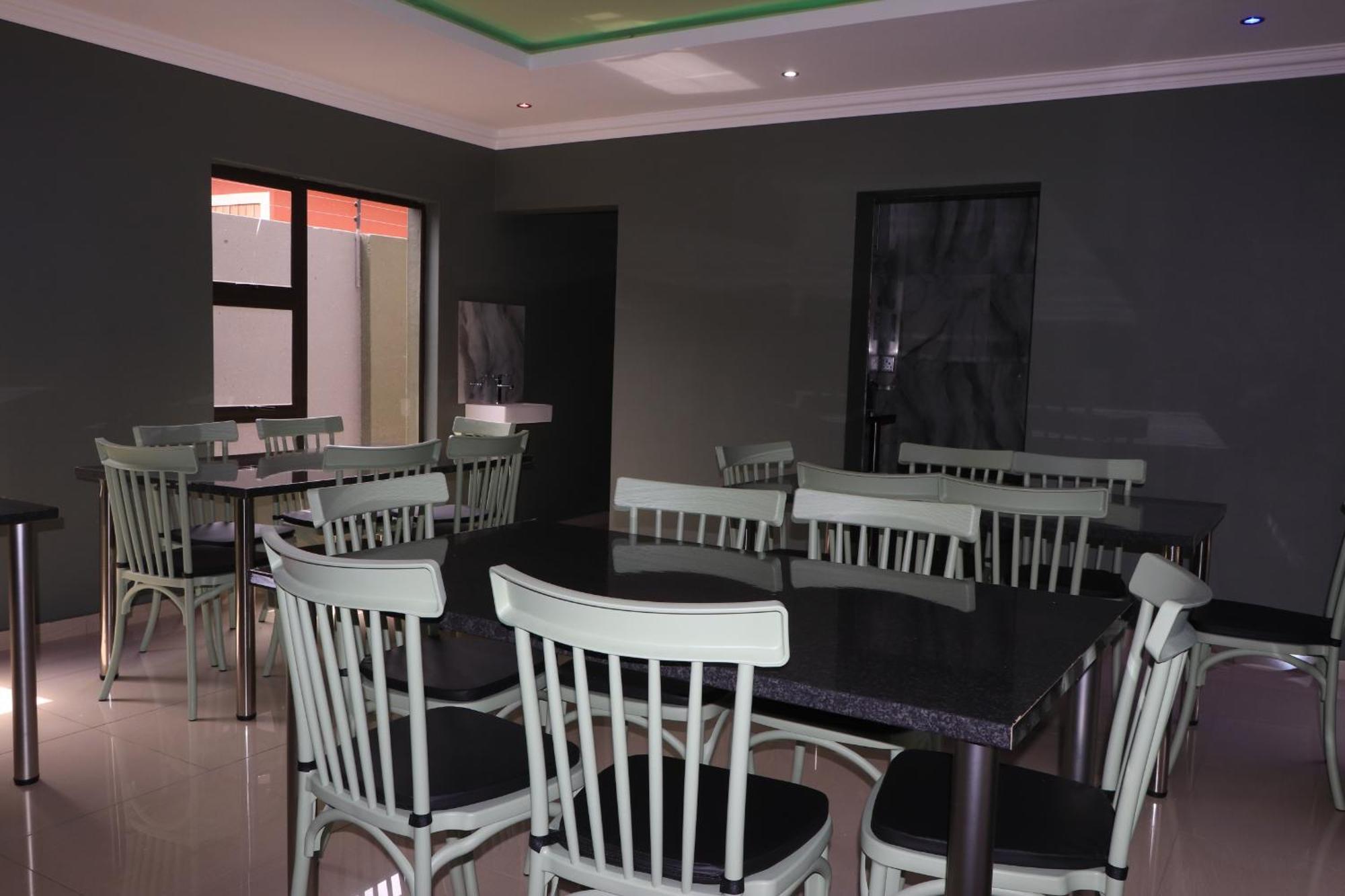 Wise Bird Guest House Roodepoort Esterno foto