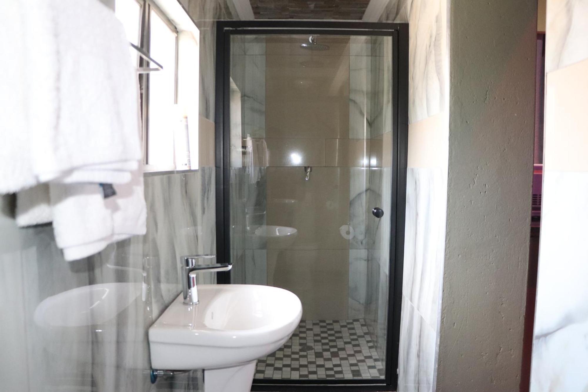 Wise Bird Guest House Roodepoort Esterno foto