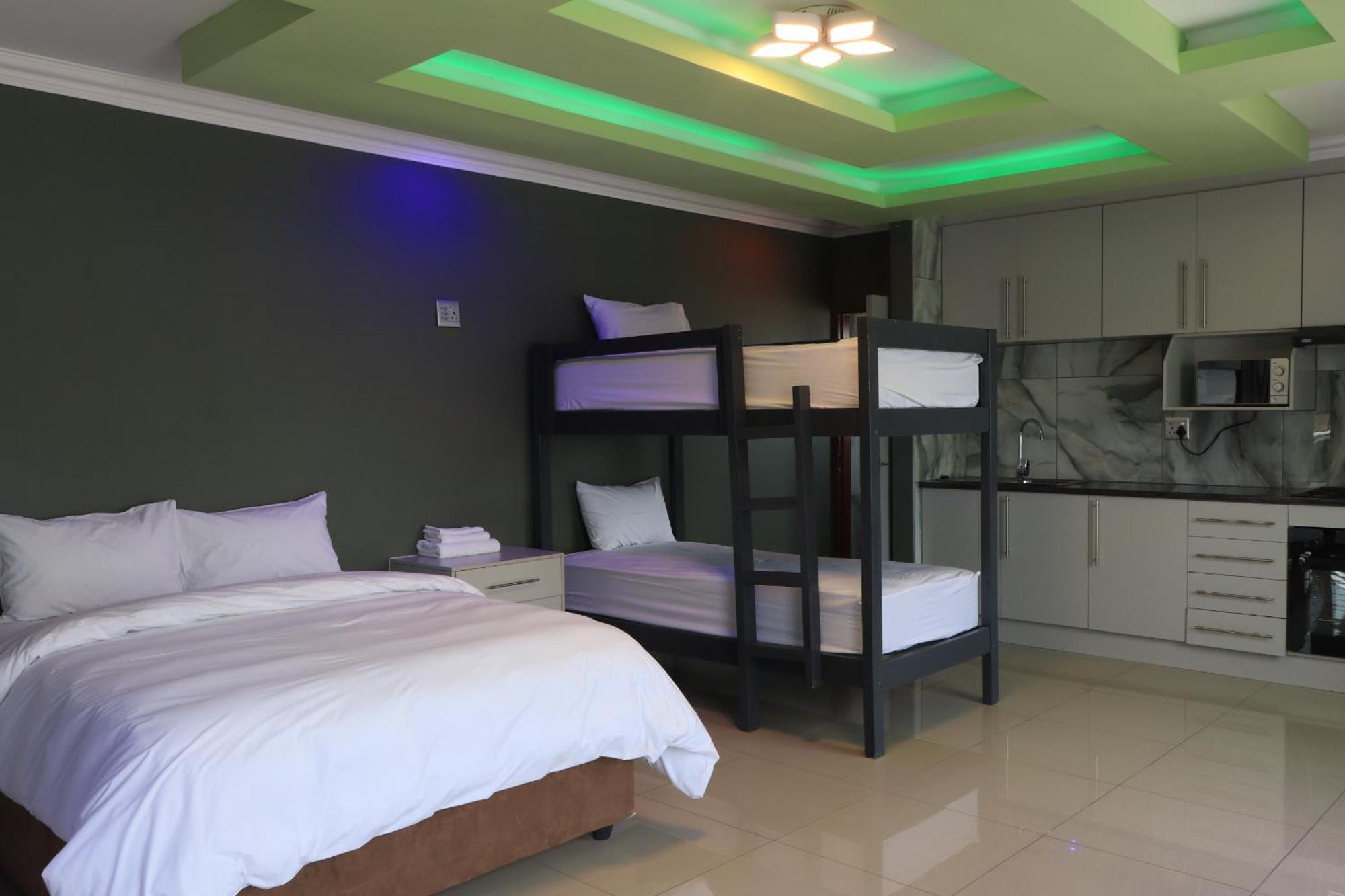 Wise Bird Guest House Roodepoort Esterno foto
