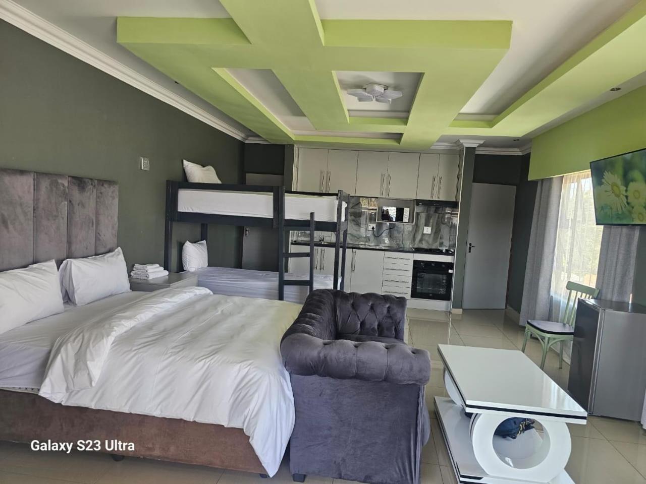Wise Bird Guest House Roodepoort Esterno foto